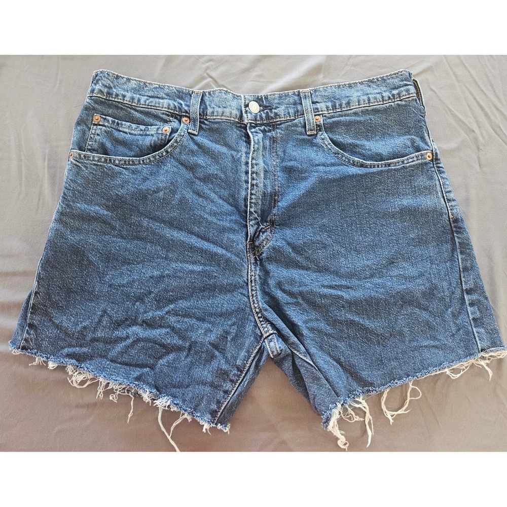 Levi's 517 Denim Shorts Mens 38 Blue Good Raw Hem Cut-Off Medium Wash jorts